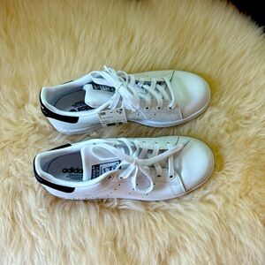 Adidas: New with tags - Stan Smith